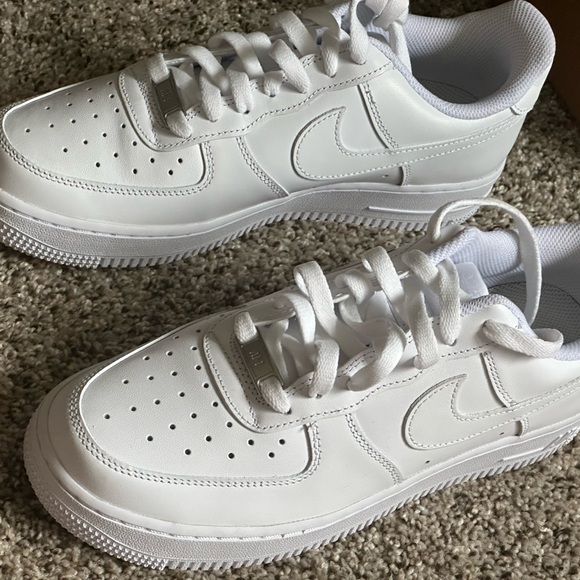 SHOES - Picture 3 of 13